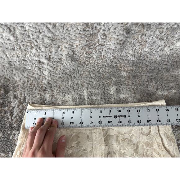 Max and Riley Size M Floral Lace Flat Front Shorts Ivory Button Zip Pockets - Picture 5 of 11